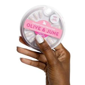 Olive & June Instant Mani Press On Nails (Glue) | 42 Fake Nails, 21 Sizes | Non-Toxic, Long-Lasting | Recycled Materials | Realistic Look(Daisy Chain)